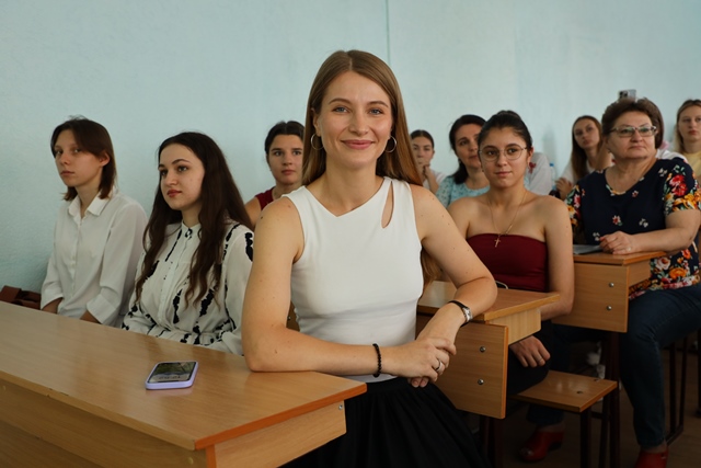 Організовувала зустріч кандидат філологічних наук М. Любінецька.JPG